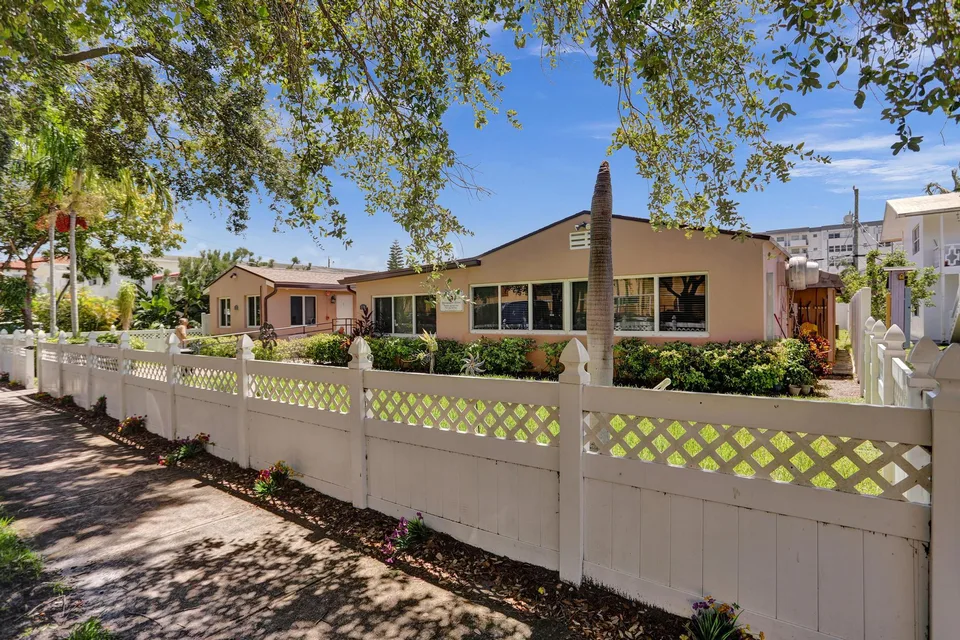 Hollywood assisted living facility